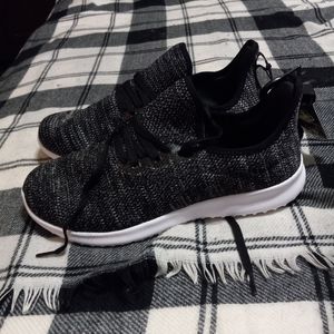 Sneakers black and white